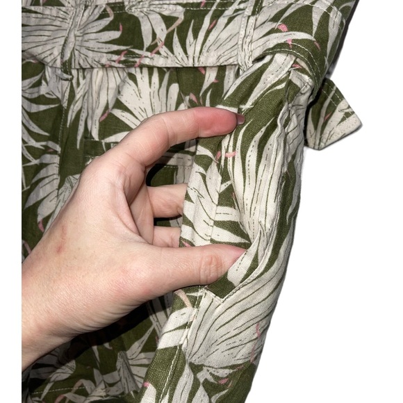 TAHARI Tan & Green Palm Leave Print High Waisted Linen Shorts with Belt L NWT - Picture 5 of 6